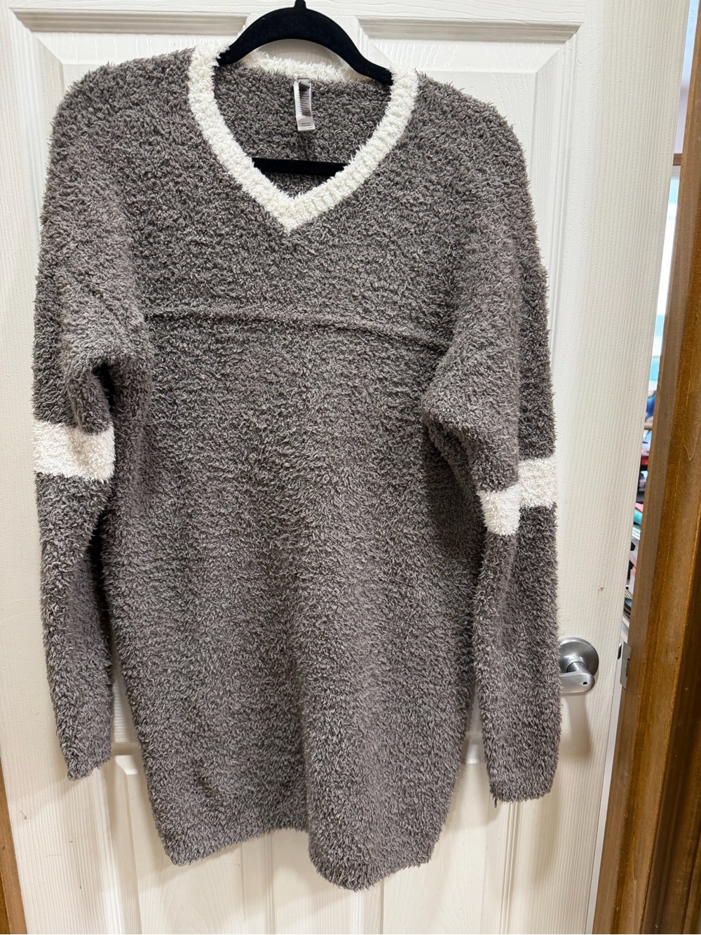 Skimz gray V-Neck Fuzzy Sweater with Cream Trim
